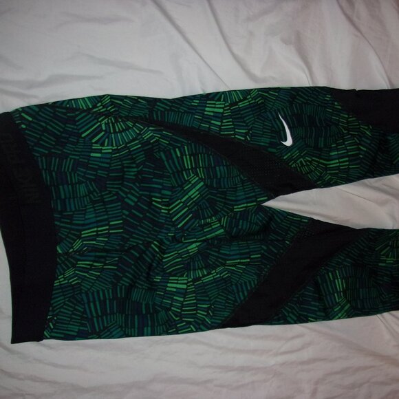 NIKE size medium womens work out pants gym yoga leggings athletic capris green - Picture 3 of 6